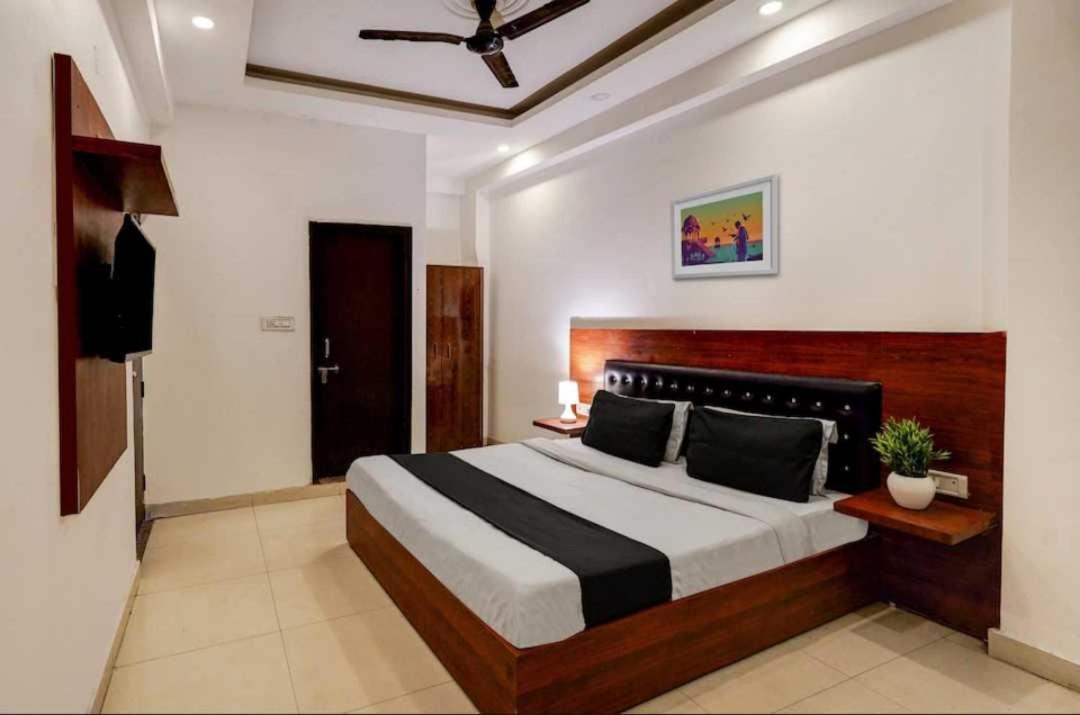 Hotel O Anshu B&B Нью-Дели Экстерьер фото